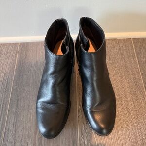 Munro ankle boots with zip